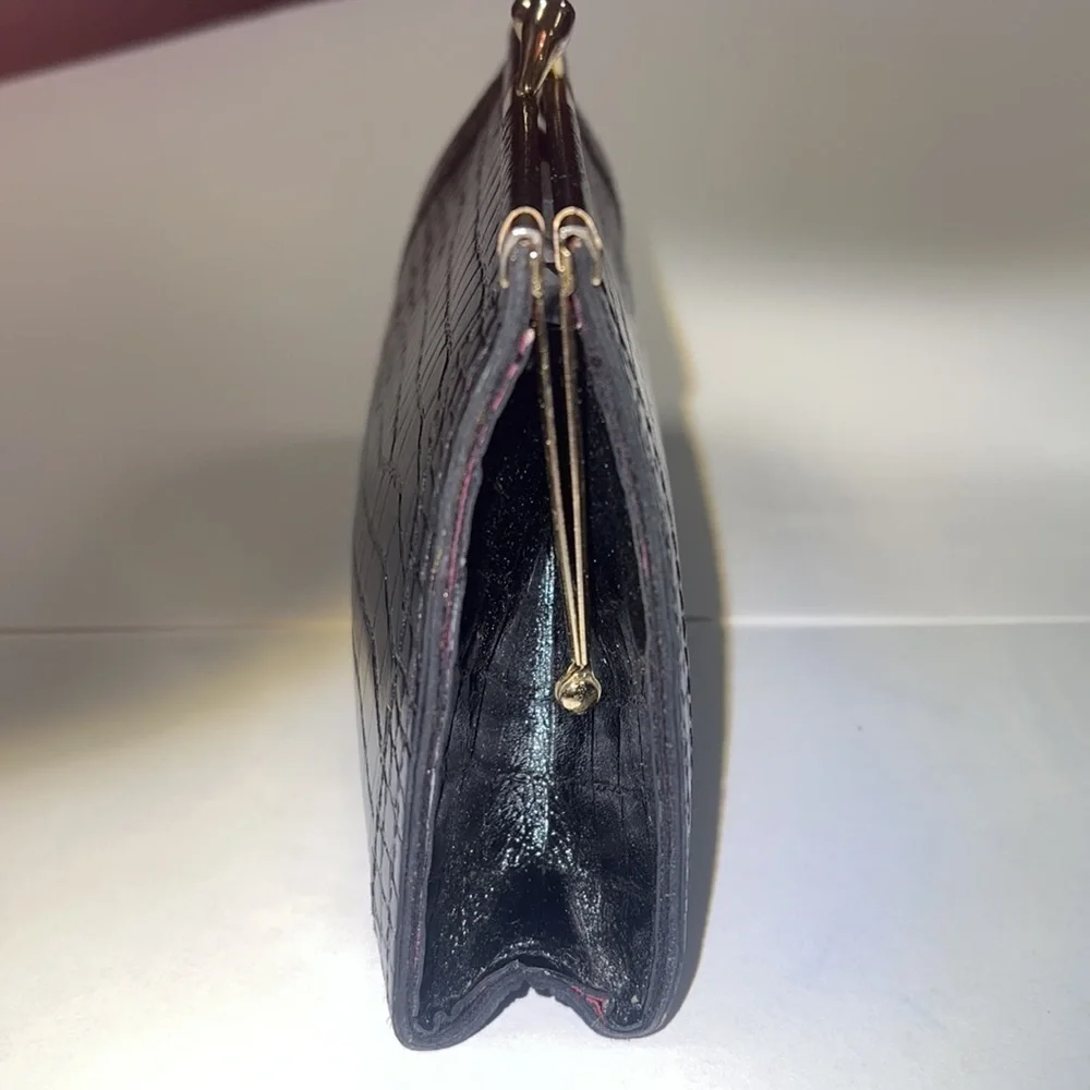 Croc Embossed Black Leather Kiss-lock Clutch Case